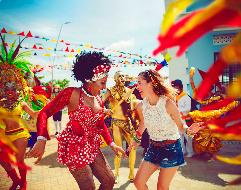 Des colombiens dansant au carnaval de Barranquilla - Les colombiens adorent danser | Marque Pays Colombie