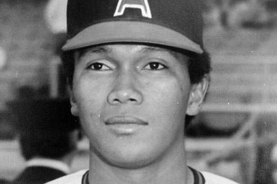 Fotografía en blanco y negro de Orlando Ramírez, beisbolistas colombianos, béisbol colombiano, historia del béisbol, Orlando Ramírez