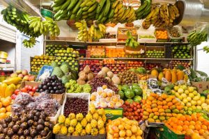 imagen de varias frutas en plaza de mercado de Colombia llamada palo quemado, plaza de mercado, palo quemado, empresas colombianas