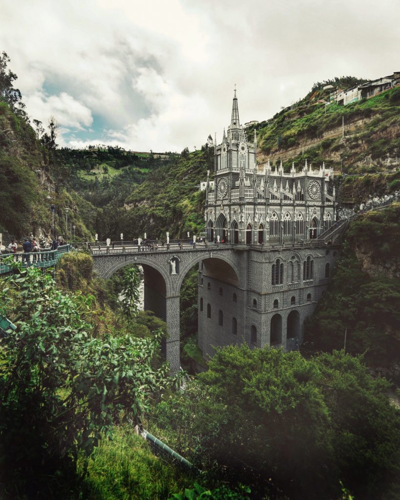 Alan por el Mundo en el Santuario de Nuestra Señora de Las Lajas, Colombia Alan por el Mundo en el Santuario de Nuestra Señora de Las Lajas