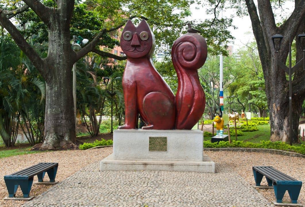 The iconic Gato del río (River Cat). Sculpture by Hernando Tejada at Cats’ Park.