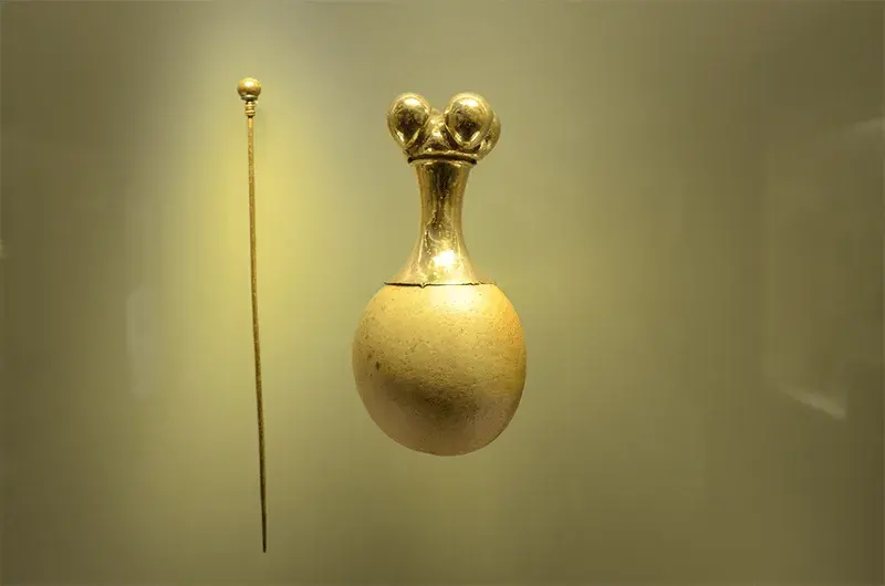 ‘Poporo Quimbaya’ craftsmanship at Gold Museum in Bogotá, Colombia