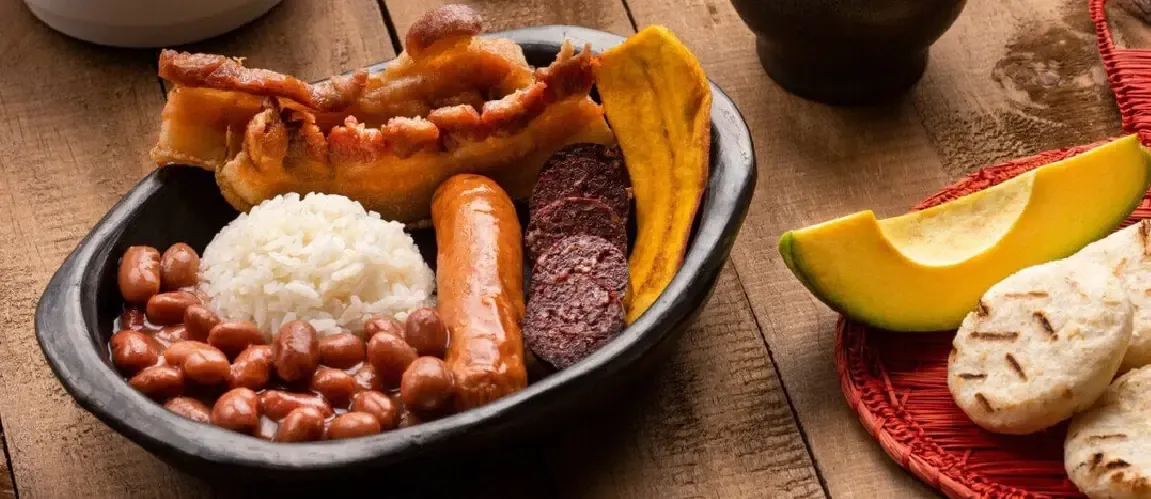 Bandeja paisa colombiana