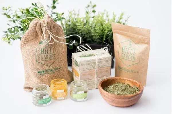 Kit de jardinería con semillas, tierra y abono de Hills Garden.