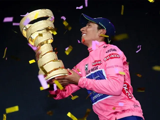 Nairo Quintana compitiendo con la Selección Colombia de ciclismo en carretera
