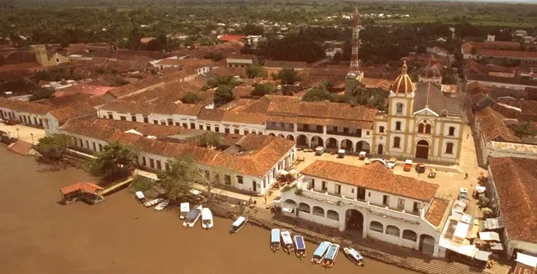 Panoramic view of Mompox from the river
