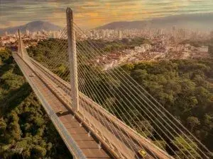 Viaducto García Cadena sobre la ciudad de Bucaramanga.