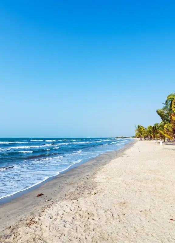 Las playas de Colombia entran dentro de los destinos turísticos más buscados para viajar después de cuarentena Marca País Colombia Playa Colombiana con cielo azul