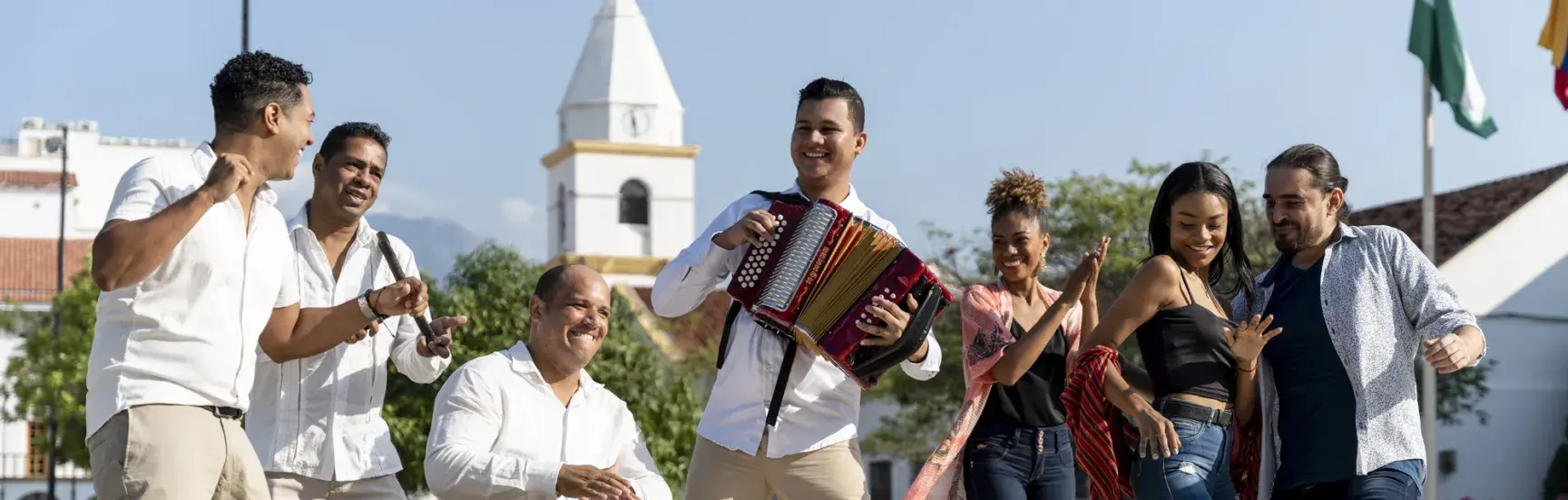 personas bailando