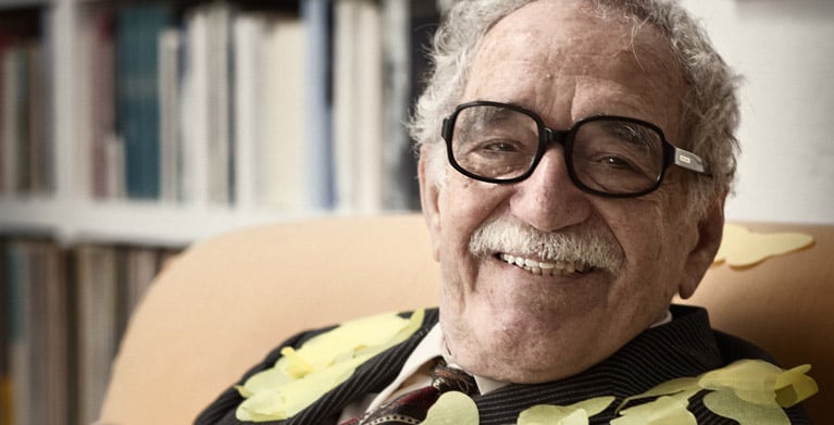Fotografía de Gabriel García Márquez en primer plano viendo la cámara, Poetas colombianos famosos, escritores colombianos