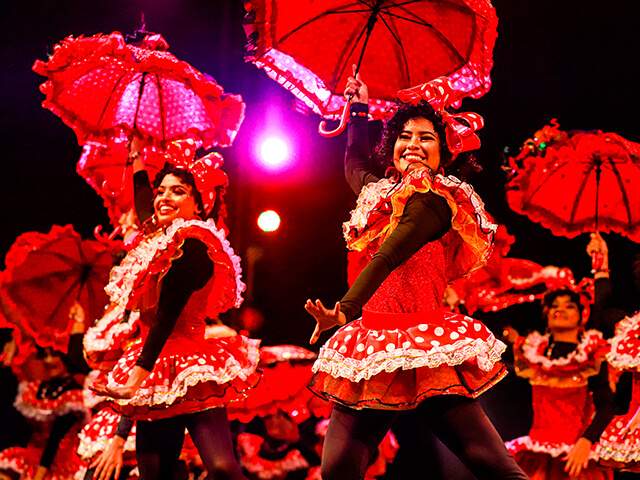 Mujeres disfrazadas de la Negrita Puloy. Foto cortesía de Carnaval de Barranquilla SAS.