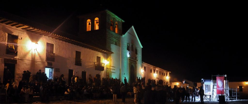 plaza de villa de leyva en la noche, catedral de villa de leyva, Festival de Cine de villa de leyva