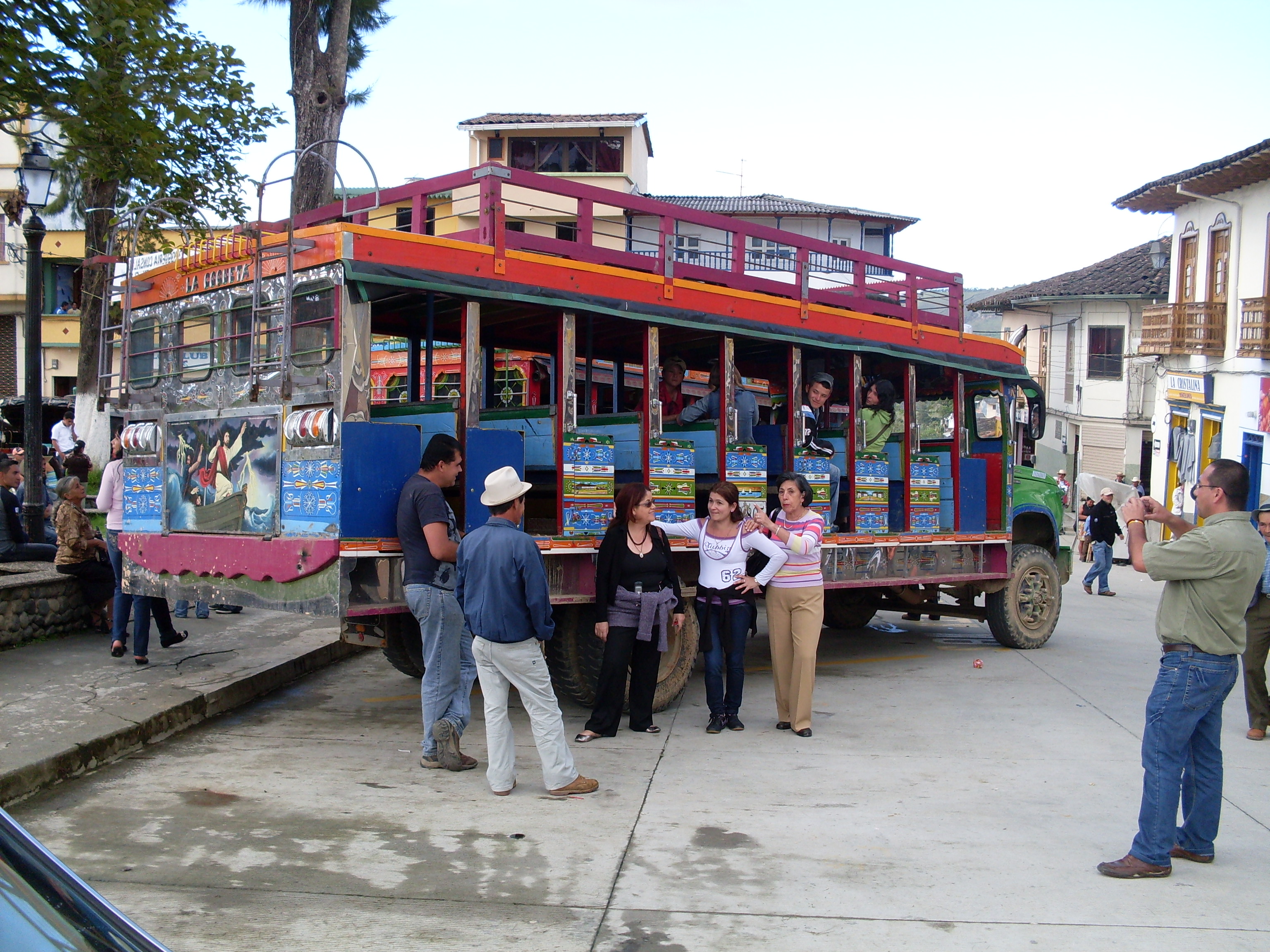 La Chiva, transporte tradicional