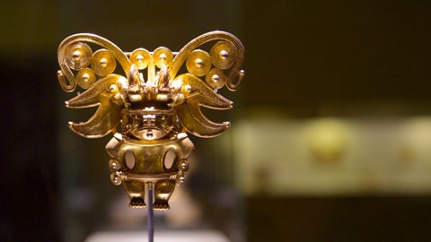 Artefactos de oro expuestos en el Museo del Oro de Bogotá.