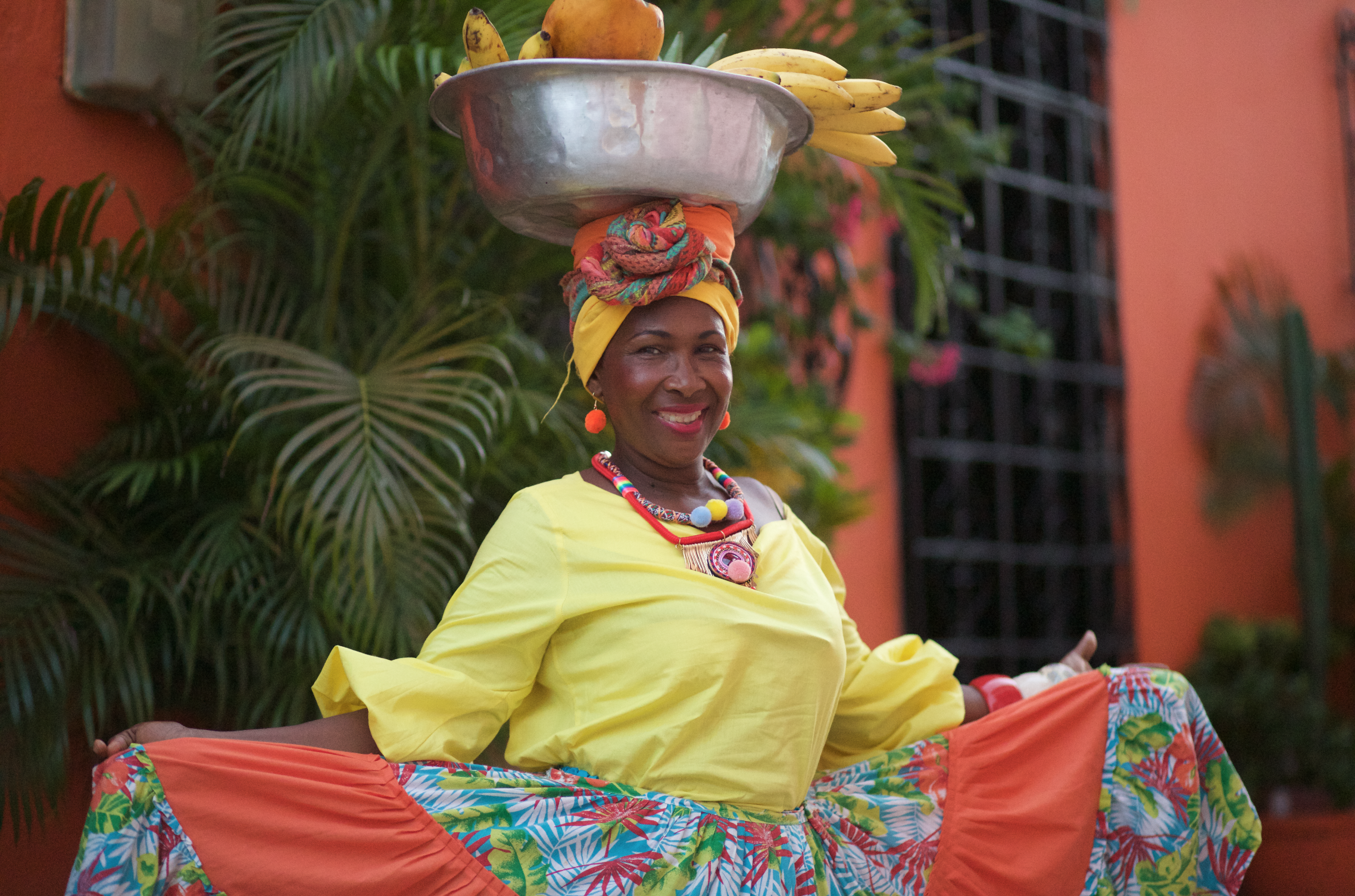 Palenquera, traje típico de Cartagena, bullerengue, Colombia el pais mas acogedor del mundo