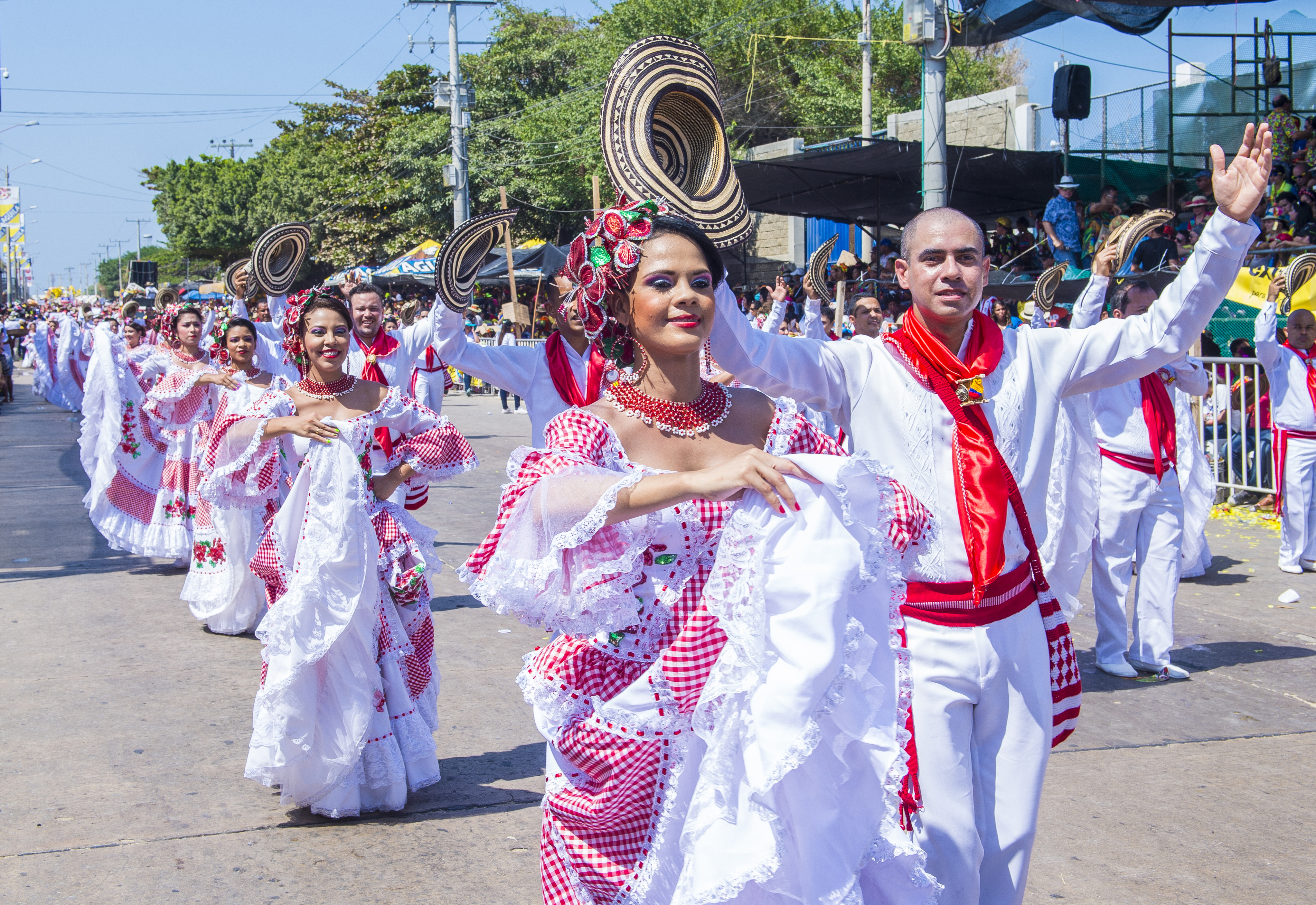 traje típico de la Región Caribe, traje típico de cumbia, Colombia el pais mas acogedor del mundo