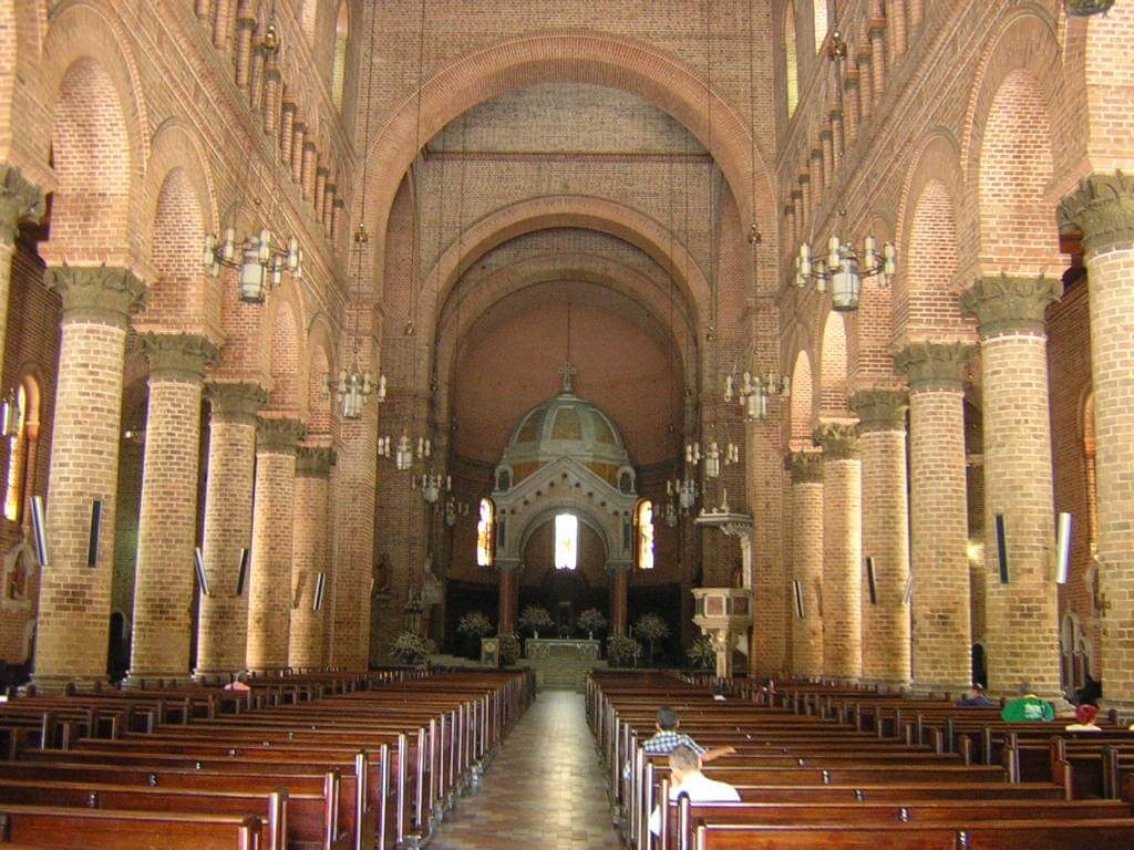 Catedral Metropolitana Medellin, turismo religioso, iglesia Medellín