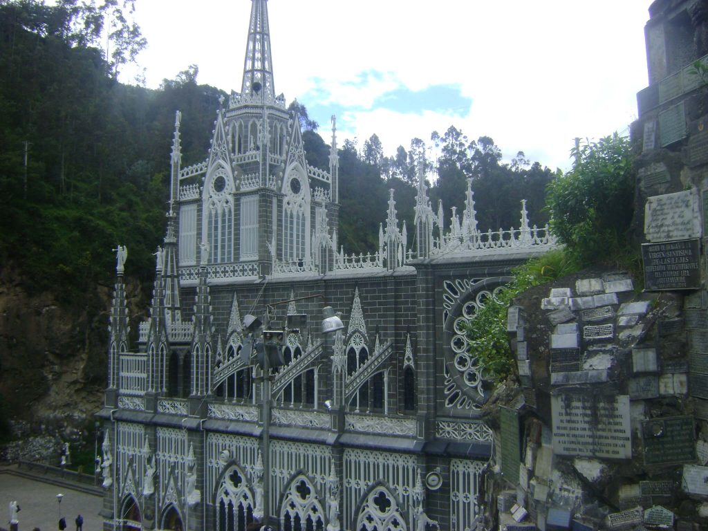 Iglesia de Nuestra Señora de Las Lajas, turismo religioso