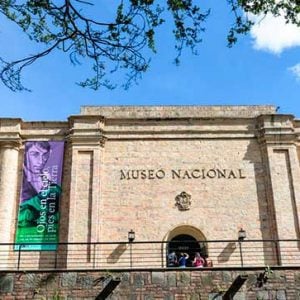 Un recorrido por la historia del arte colombiano en el Museo Nacional de Colombia - Sala de exposición permanente de la historia del arte colombiano en el Museo Nacional de Colombia | Marca País Colombia