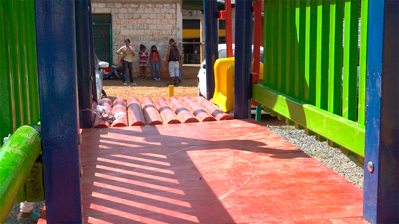 Los juegos del parque infantil hechos con materiales reciclables | Marca País Colombia