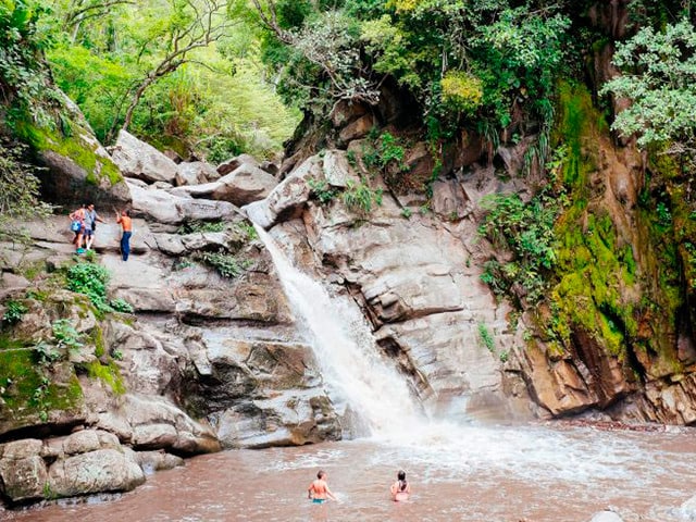 Cascada Salto de los Micos ubicada en Villeta, cerca a Bogotá.