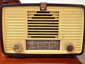 Radio Phillips modificada por ACPO. Foto tomada de 